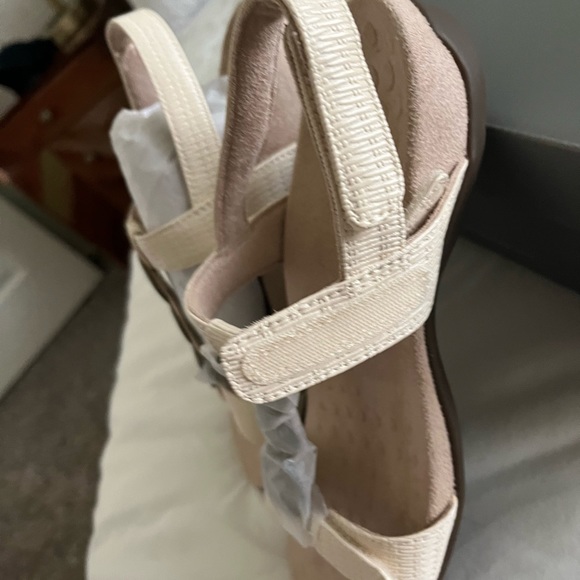 Vionic Women's Rest Lizbeth Backstrap Sandal- Supportive Ladies Slip on Sandals - Picture 3 of 3